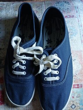 City Sneaks Size 10 Womans Shoes